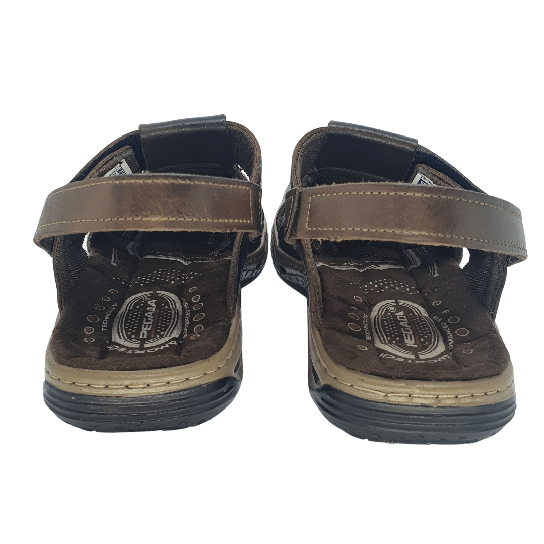 SANDALIAS CERRADAS PEGADA DE CUERO CAFÉ OSCURO (HOMBRE) | 131669 - 03 PEGADA 39 - CalzadosPaola